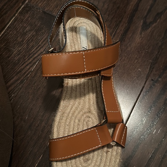 Zara Sandal - Picture 3 of 9